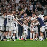 Seine Mannschaftskameraden bildeten ein Spalier. Auch Kroos' Kinder marschierten hindurch