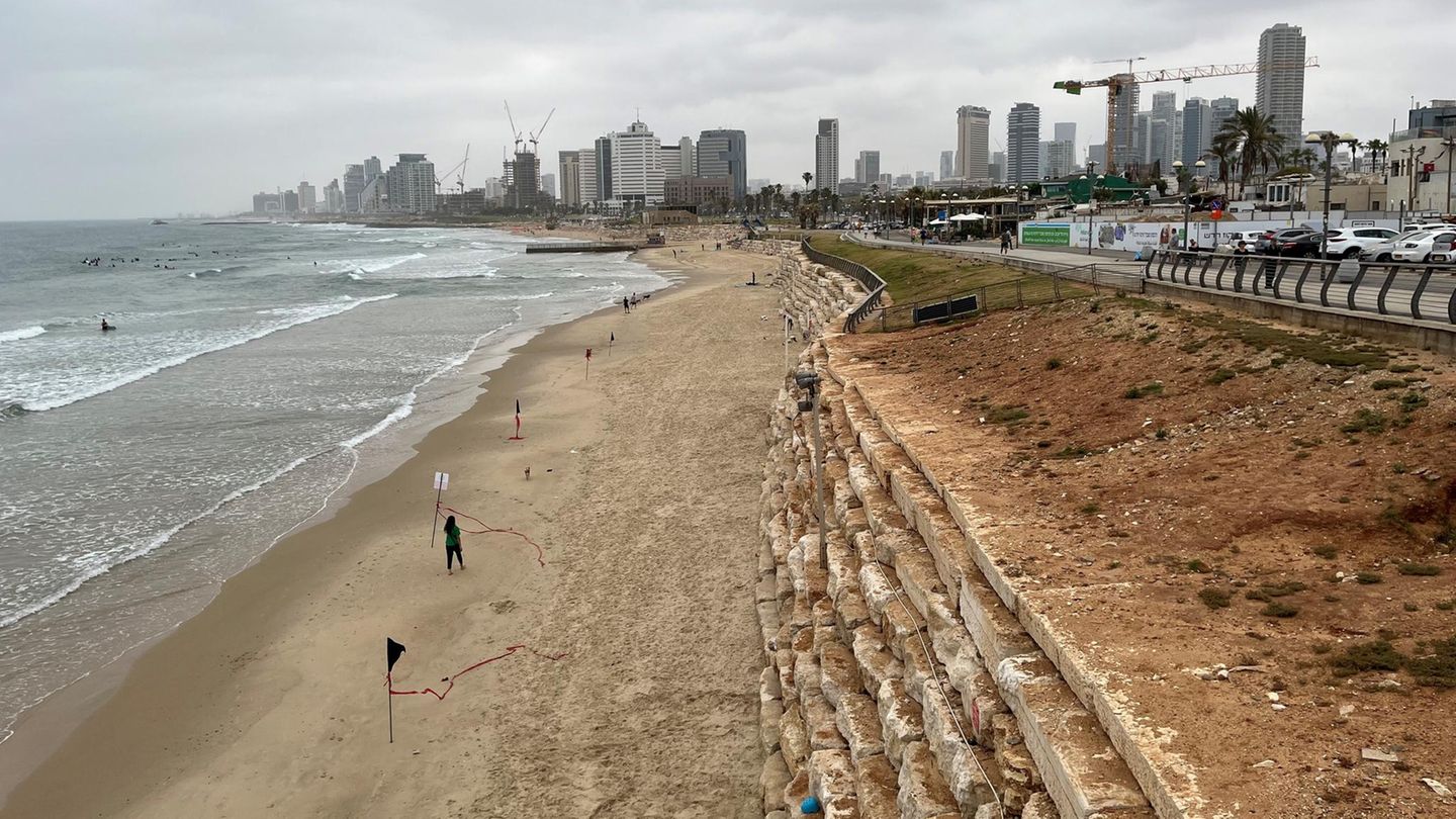 Israel: Hamas fires rockets at Tel Aviv for the first time in months