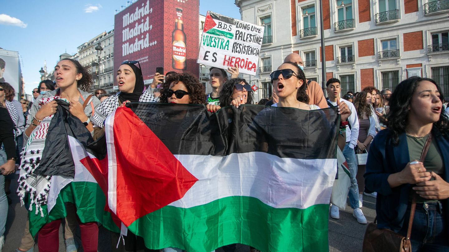 Pro-palästinensische Demonstranten in Madrid: Die sozialistisch geführte Regierung hat die Anerkennung Palästinas als unabhängigen Staat angekündigt