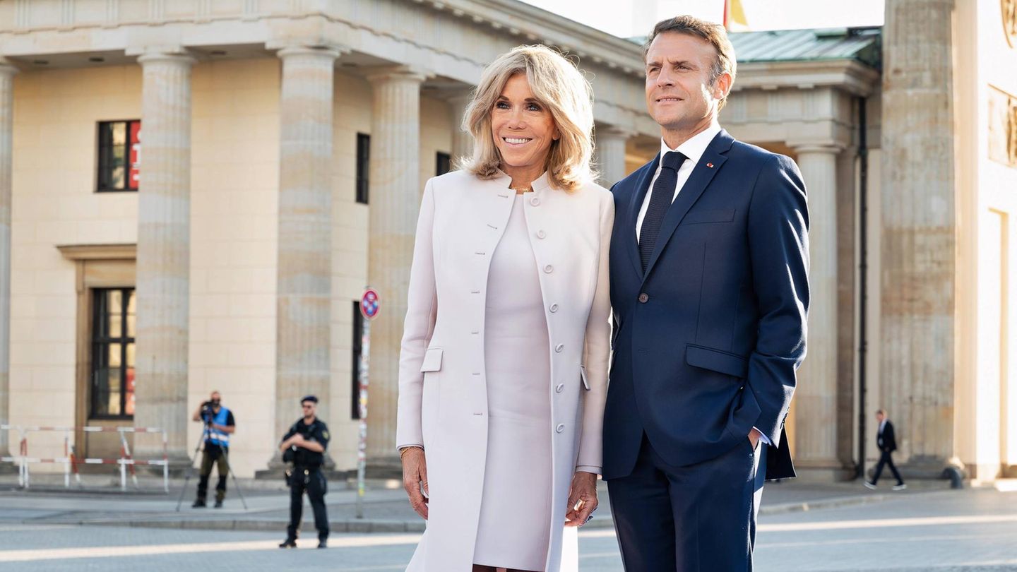 Brigitte und Emmanuel Macron vor dem Brandenburger Tor