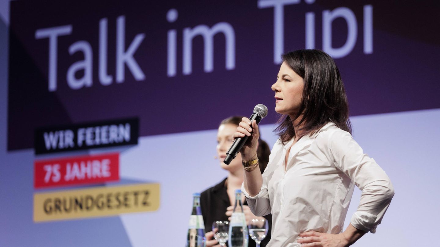 Annalena Baerbock beim Bürgerdialog im Rahmen des Demokratiefestivals in Berlin