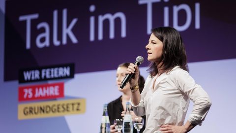 Annalena Baerbock beim Bürgerdialog im Rahmen des Demokratiefest in Berlin