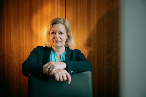 Portrait von Nancy Faeser