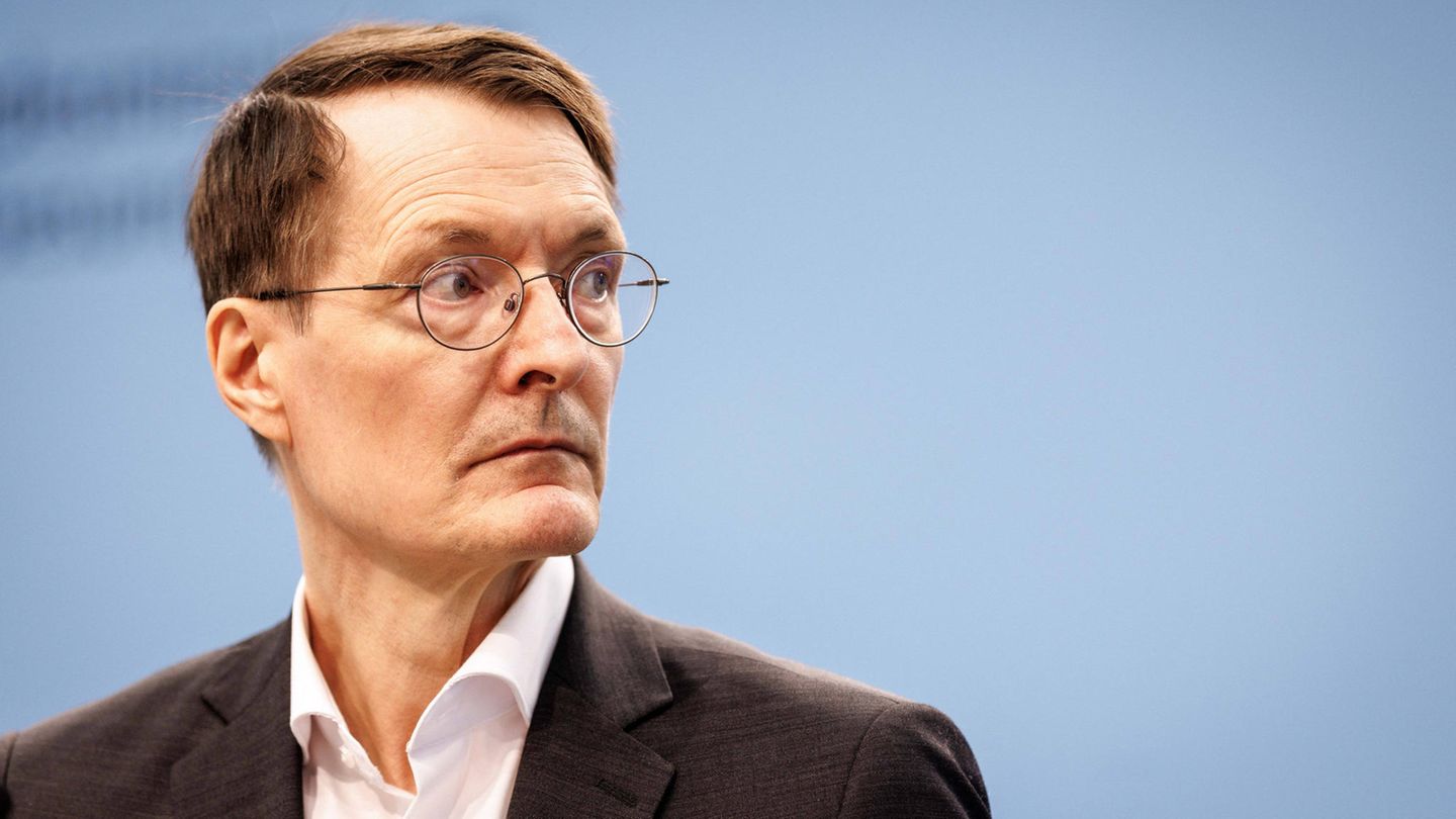 Karl Lauterbach auf einer Pressekonferenz