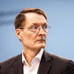 Karl Lauterbach auf einer Pressekonferenz