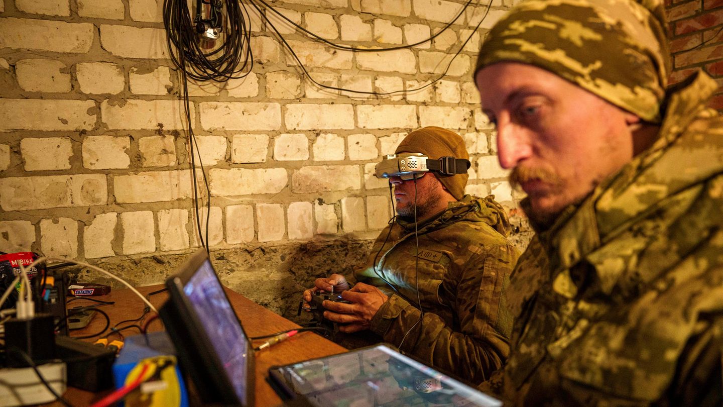 Die ukrainischen Drohnenpiloten sind auf das Starlinksystem angewiesen.