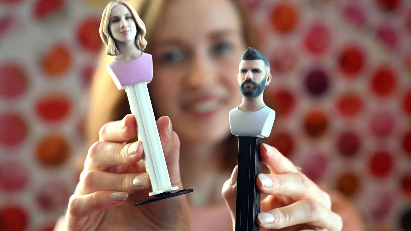 PEZ-Spender  An die multifunktionale Süßigkeit des PEZ-Spenders erinnern sich Boomer gerne zurück. Nicht nur die süßen Bonbons erfreuten den Gaumen, sondern die farbenfrohen Spender im Design bekannter Film- und Comicfiguren sammelten viele Anhänger und entwickelten sich zum Trend-Accessoire