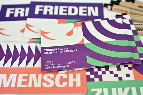 Werbematerial zum 103. Treffen der deutschen Katholikinnen und Katholiken in Erfurt