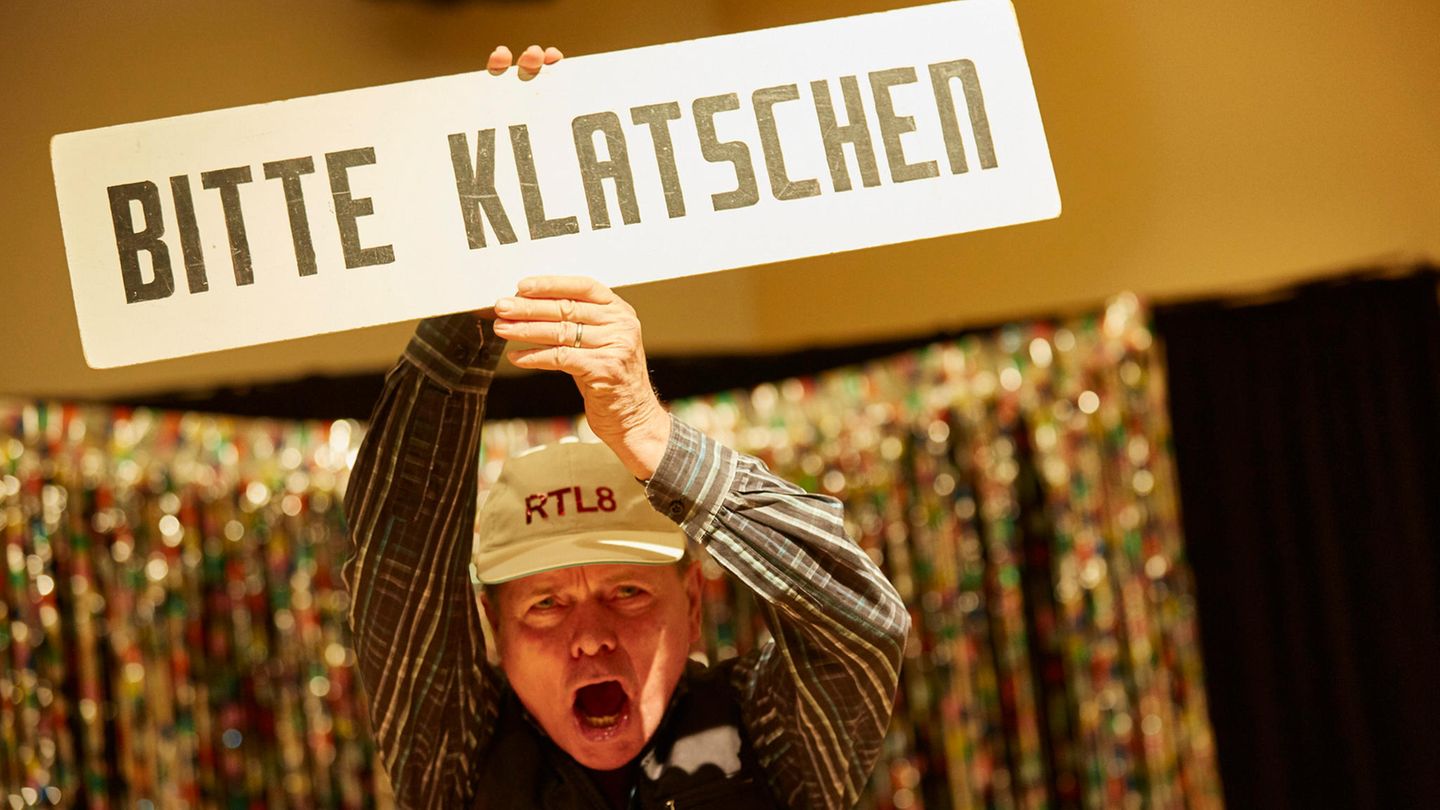 Mit vollem Einsatz: Auf der Bühne vergessen die Seniorinnen und Senioren alles andere.