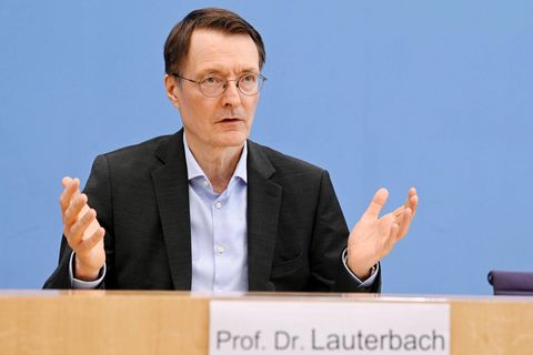 Karl Lauterbach bei einer Pressekonferenz