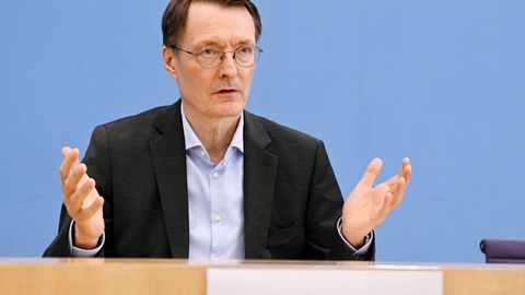 Karl Lauterbach bei einer Pressekonferenz