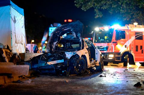 Zertrümmertes Auto in Berlin