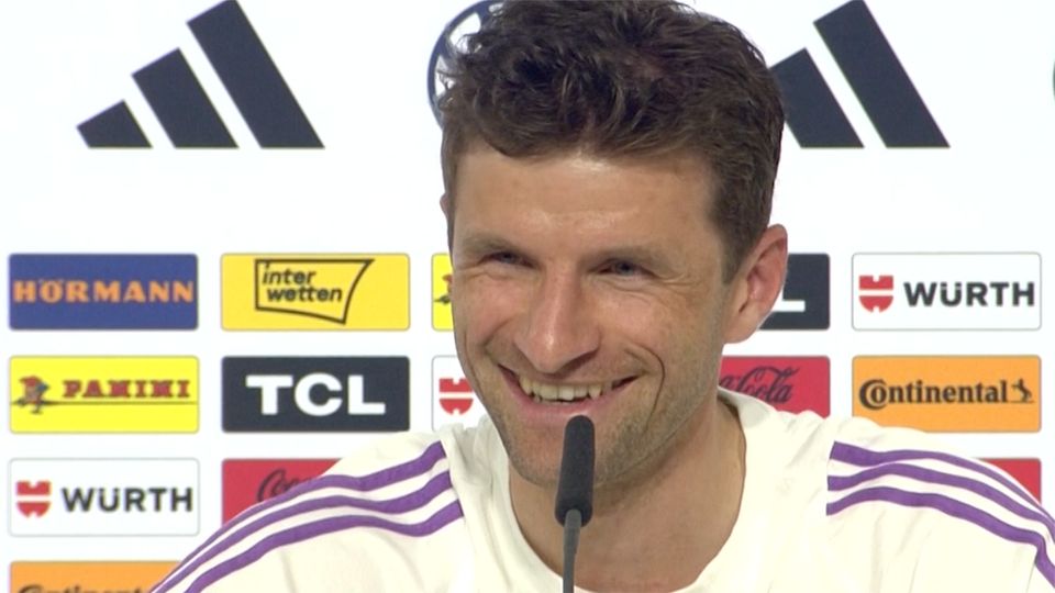 Thomas Müller sorgt bei DFB-PK für Lacher Thomas Müller sorgt bei DFB-PK für Lacher
