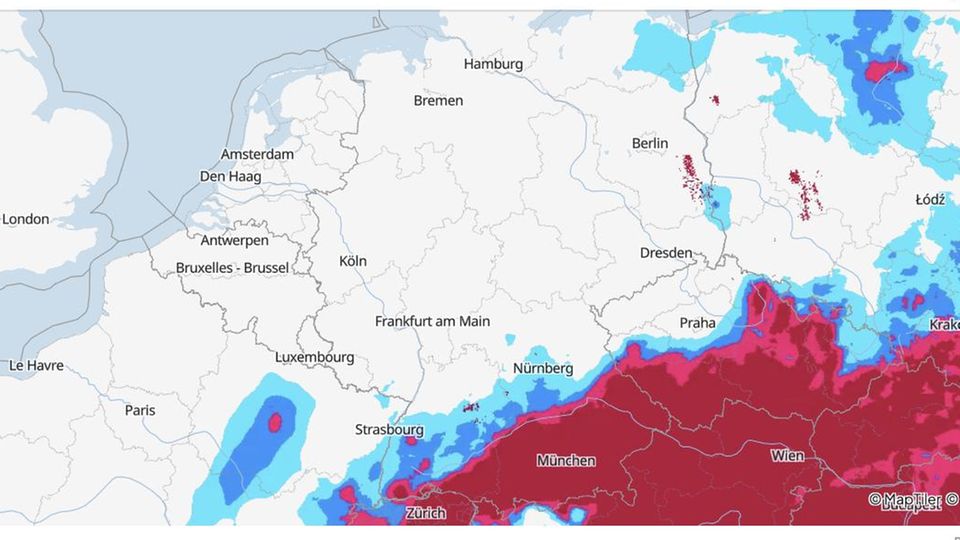 Unwetter Gewitter und Starkregen auf einer Wetterkarte