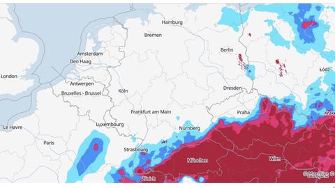 Unwetter Gewitter und Starkregen auf einer Wetterkarte