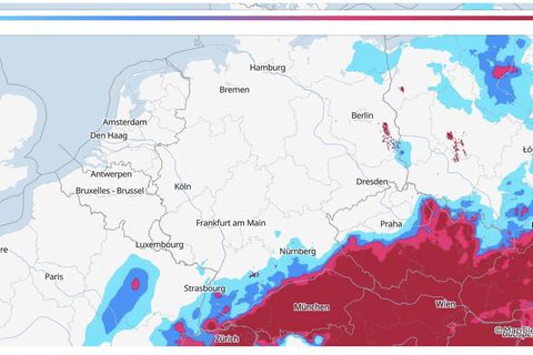 Unwetter Gewitter und Starkregen auf einer Wetterkarte