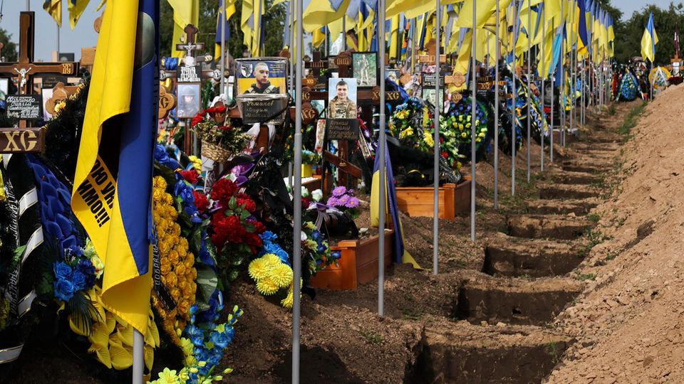 Ein Friedhof in der Ukraine: Viele Wehrpflichtige sind hier begraben
