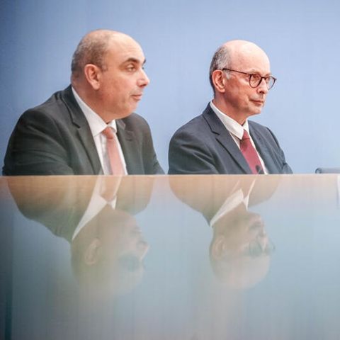 RKI-Präsident Lars Schaade, Johannes Nießen vom Gesundheitsamt Köln und Karl Lauterbach (SPD), Bundesminister für Gesundheit