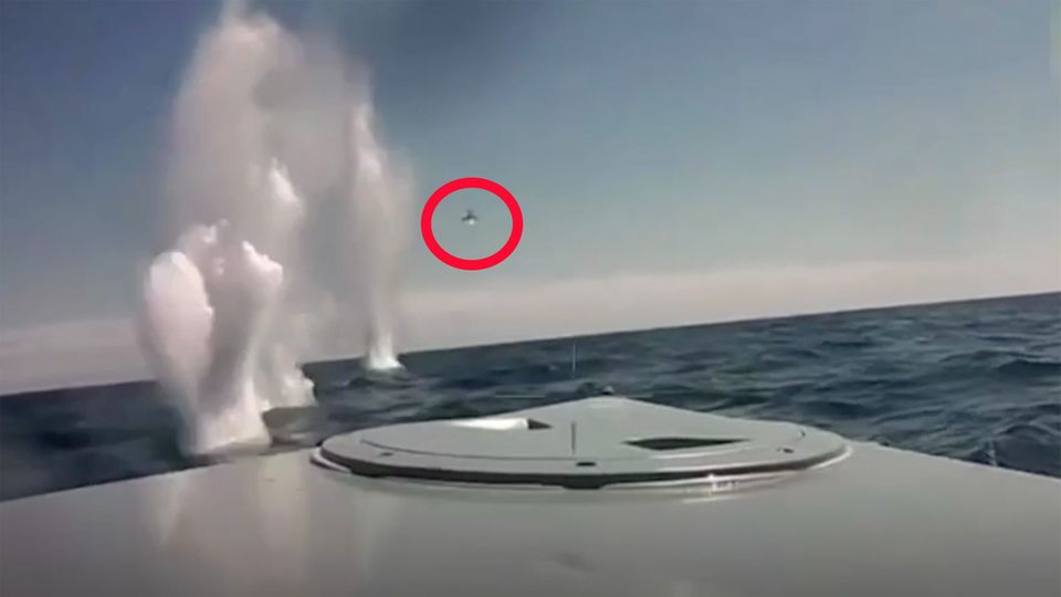 Krim: Russische Schiffe zerstört – ukrainische Kamikaze-Drohne filmt Angriffsfahrt