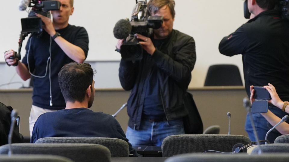 Geiselnahme am Hamburger Flughafen: Der Angeklagte Salman E. am ersten Tag des Prozesses Ende April