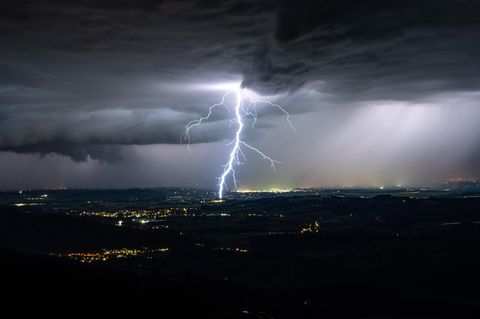 Heftiges Gewitter und Dauerregen: Unwetterwarnung am Wochenende