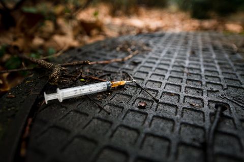 Eine benutzte Spritze, die üblicherweise zum Spritzen von Heroin genutzt wird