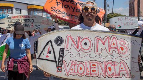 Ein Mann demonstriert in Ensenada im Bundesstaat Baja California in Mexiko