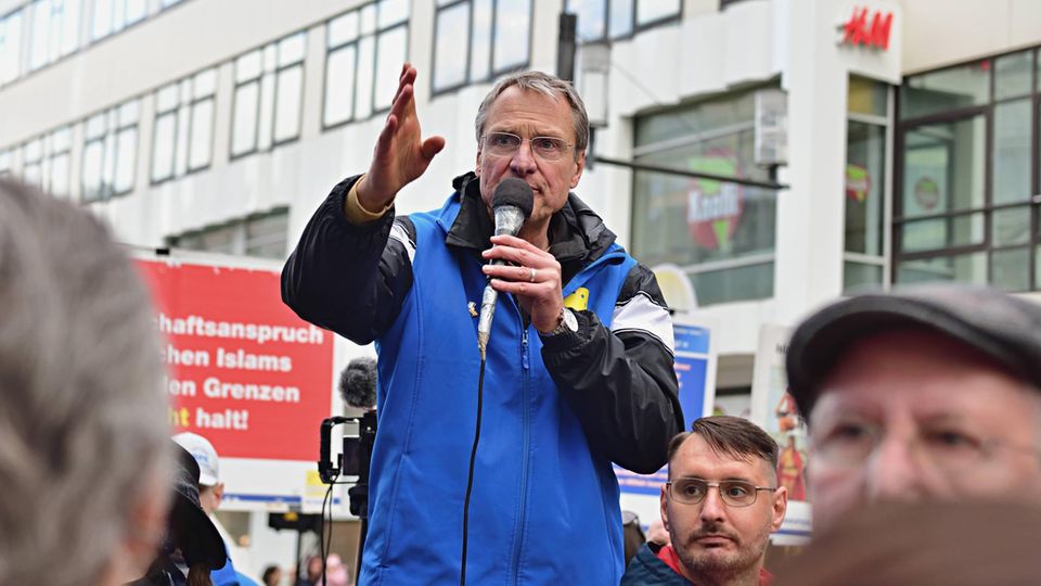 Der islamfeindliche Aktivist Michael Stürzenberger bei einer Kundgebung in Frankfurt am Main