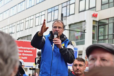 Der islamfeindliche Aktivist Michael Stürzenberger bei einer Kundgebung in Frankfurt am Main