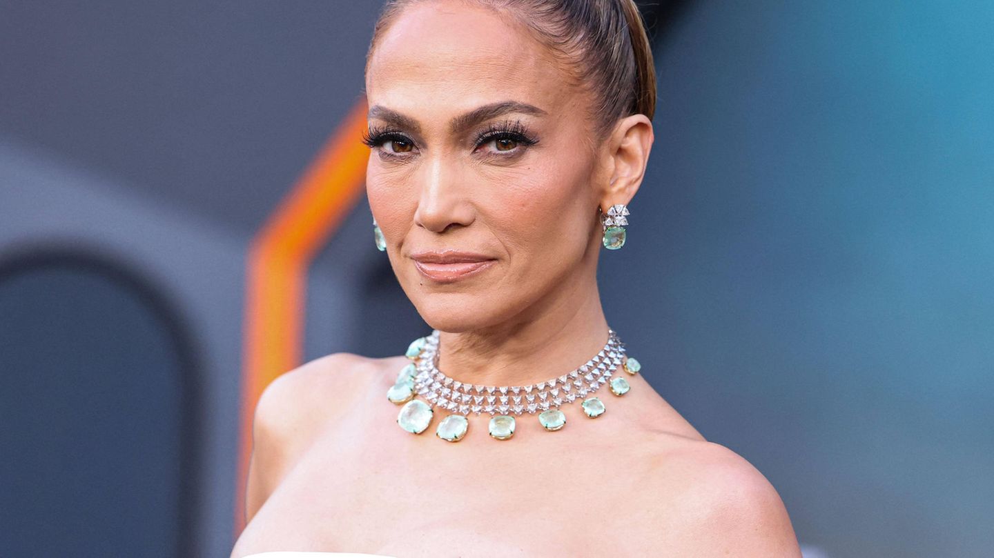 Jennifer Lopez cancels her tour after rumors of marital crisis