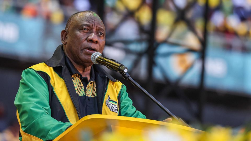 Will nicht zurücktreten, muss nun erstmals koalieren: Cyril Ramaphosa