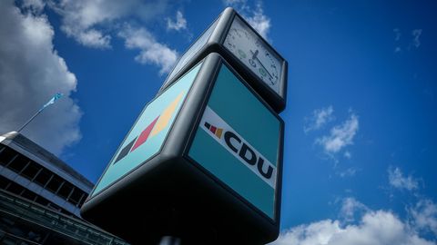 Cyber-Angriff: Das CDU-Logo ist vor dem Konrad-Adenauer-Haus in Berlin zu sehen