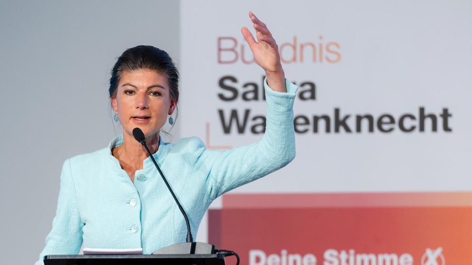 Die Bundesvorsitzende des BSW, Sahra Wagenknecht, auf dem Listenparteitag in am Samstag in Erfurt.