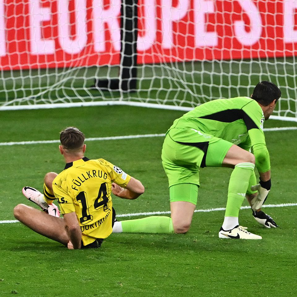 Die Dortmunder waren in Halbzeit eins das klar bessere Team. Die größte Chance aufs 1:0 verpasste Niclas Füllkrug, der am Pfosten scheiterte.