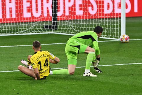 Die Dortmunder waren in Halbzeit eins das klar bessere Team. Die größte Chance aufs 1:0 verpasste Niclas Füllkrug, der am Pfosten scheiterte.
