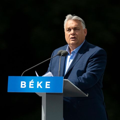 Ungarns Ministerpräsident Viktor Orbán bei einer Friedensveranstaltung in Budapest – "Béke" heißt auf Deutsch "Frieden"