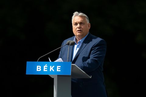 Ungarns Ministerpräsident Viktor Orbán bei einer Friedensveranstaltung in Budapest – "Béke" heißt auf Deutsch "Frieden"