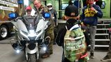 Die Bundeswehr war wieder, wie im letzten Jahr, mit einer Ausstellung im Ring Boulevard  dabei. Es gab kleine Rucksäcke für die Jungen und ein MP setzte die Kinder auf die leistungsstarke Maschine der Feldjäger. Das Blaulicht wurde gedrückt.