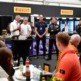 Im Zelt von Pirelli erklärt Henry Maske, wie er sich auf den Sieg vorbereitet hatte und wie so ein Ziel zu erreichen ist.