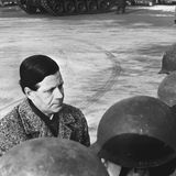 400 beteiligten Soldaten verleiht Helmut Schmidt in dem Jahr die Dankmedaille Hamburgs