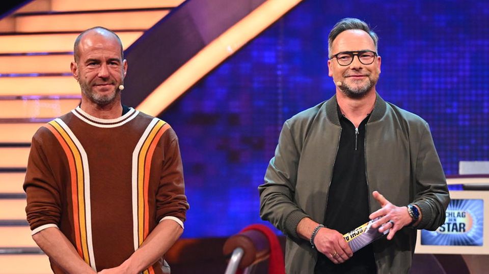 "Schlag den Star"-Kandidat Mehmet Scholl (links) musste am Sonntag nach kurzer Zeit ausgewechselt werden