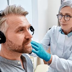 Hier finden Sie ausgezeichnete Rehakliniken im Bereich Stimm- und Gehörerkrankungen. 