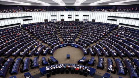 Mitglieder des Europäischen Parlaments stimmen über ein neues Gesetz ab