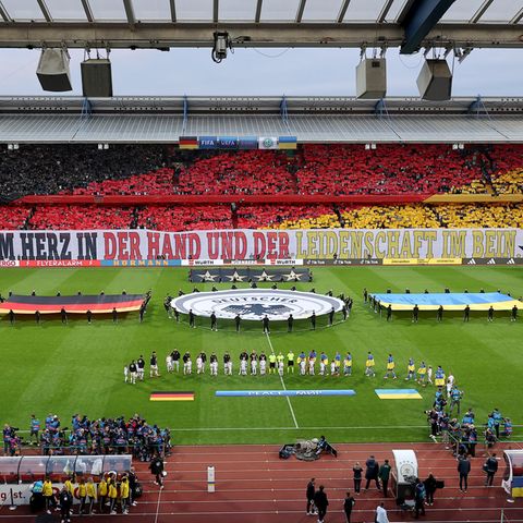 Die Einlaufzeremonie beim Fußball-Testspiel zwischen Deutschland und der Ukraine
