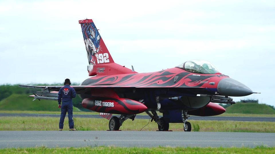 Jets in Sonderlackierungen donnern über Jagel