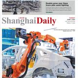 Die Titelseite der englischsprachigen Zeitung "Shanghai Daily titelt Chinas Lieblingsthema: die Wirtschaft.