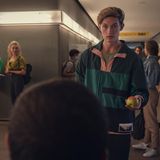 ... der Netflix-Serie "How to sell drugs online (fast)", wo er eine Nebenrolle hatte. Aber auch in der preisgekrönten Serie "Club der roten Bänder" war er zu sehen. Neben der Schauspielerei studiert der 25-Jährige übrigens Medizin in Köln.