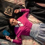 ... Ruby Bell, einer ehrgeizigen Schülerin, die von einem Stipendium für die Universität in Oxford träumt. Sie verliebt sich ausgerechnet in ...