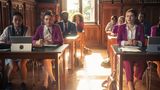 Immer an Rubys Seite an der Elite-Schule Maxton Hall: Ihre beste Freundin Lin Wang. Sie wird gespielt von Andrea Guo. Die Österreicherin war bereits in der Serienverfilmung von Frank Schätzings "Der Schwarm" zu sehen und spielte in der Sky-Mysteryserie "Hausen" eine Hauptrolle. 