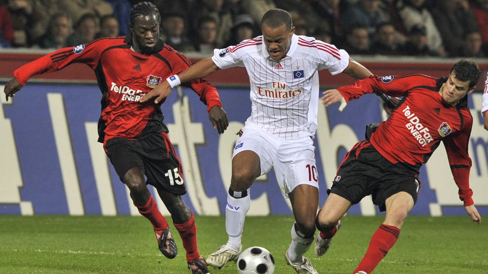 Vincent Kompany (Mitte) als Spieler des Hamburger SV 2008 im Achtelfinale des Uefa-Pokals gegen Bayer Leverkusen Vincent Kompany (Mitte) als Spieler des Hamburger SV 2008 im Achtelfinale des Uefa-Pokals gegen Bayer Leverkusen